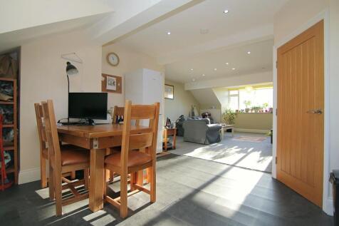 FLAT B KITCHEN/DINER