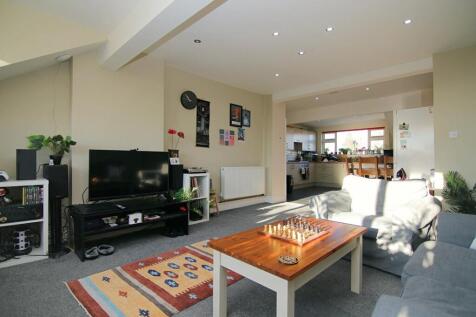 FLAT B LIVING ROOM