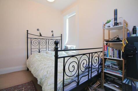 FLAT B BEDROOM