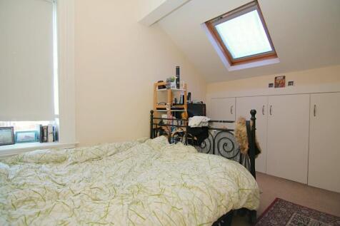 FLAT B BEDROOM