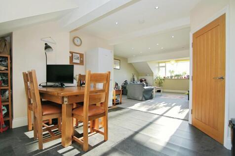 FLAT B KITCHEN/DINER