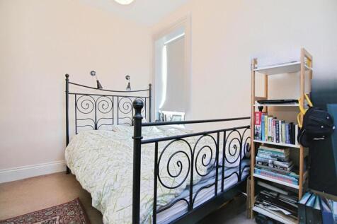 FLAT B BEDROOM