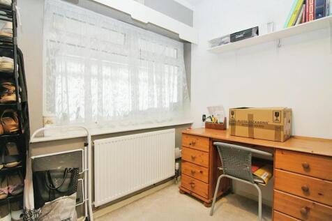 WALK-IN WARDROBE / STUDY