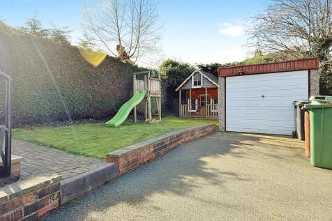 GARDEN &amp; GARAGE