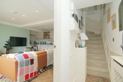 LOUNGE/KITCHEN