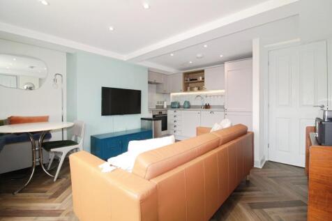 LOUNGE 4