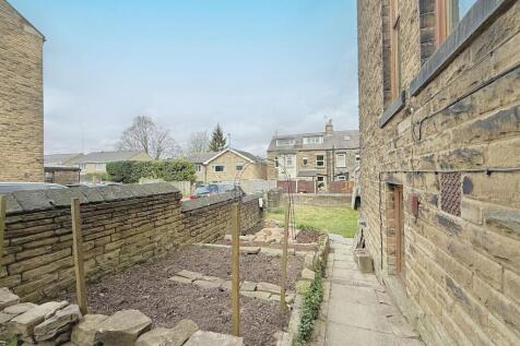 SIDE GARDEN