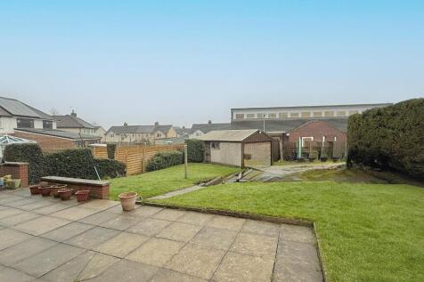 REAR GARDEN/PATIO