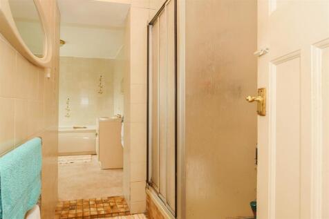 BATHROOM/WC