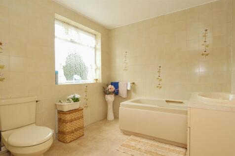 BATHROOM/WC