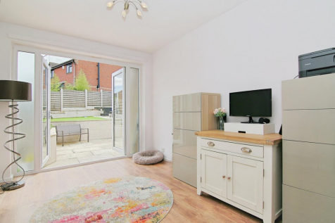 LIVING / DINING ROOM
