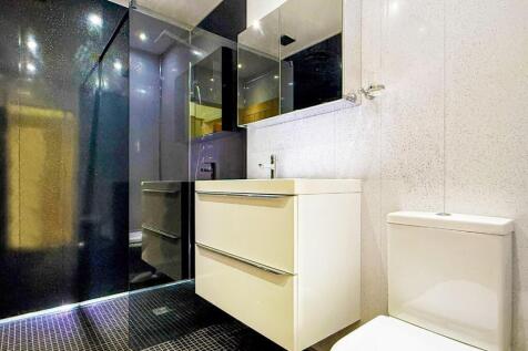 GROUND FLOOR BATHROOM