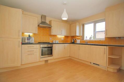 KITCHEN / LIVING