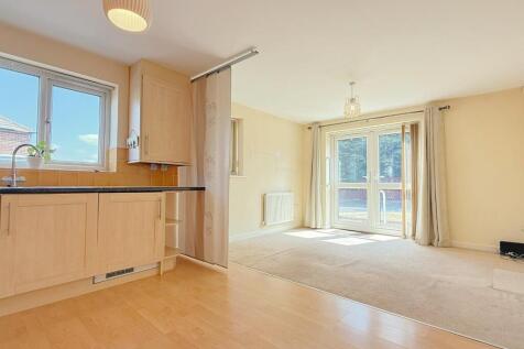 KITCHEN / LIVING