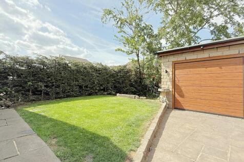 REAR GARDEN/GARAGE