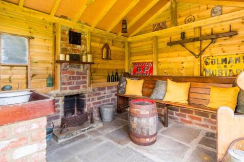 SUMMERHOUSE