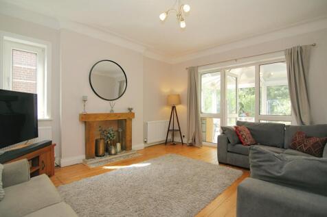 SITTING/DINING ROOM