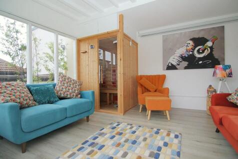 SUMMER HOUSE