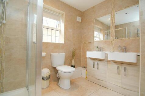 MAIN EN-SUITE