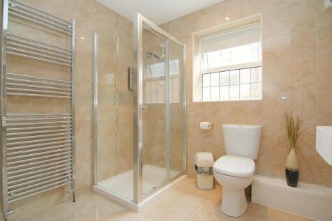 MAIN EN-SUITE