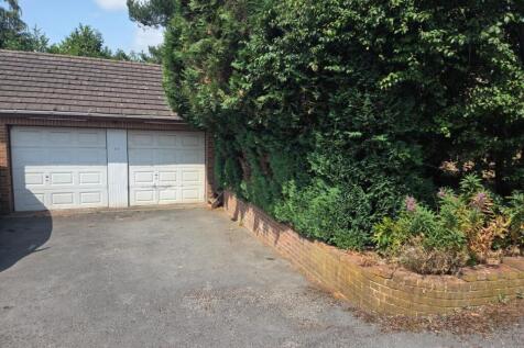 GARAGE &amp; PARKING