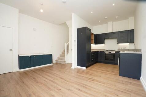 LIVING/KITCHEN/DINER