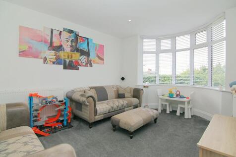 LIVING/PLAY ROOM