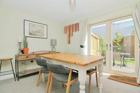 LIVING / DINING
