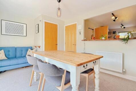 LIVING / DINING