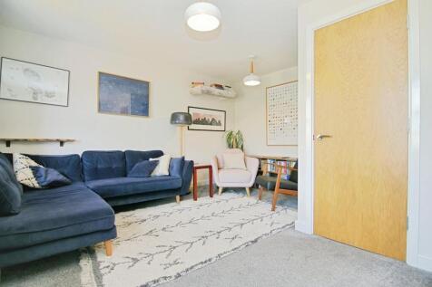 LIVING / BEDROOM