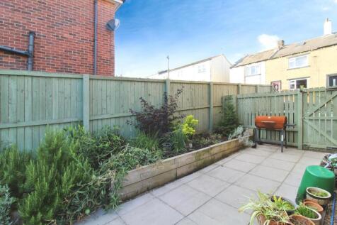 SIDE GARDEN