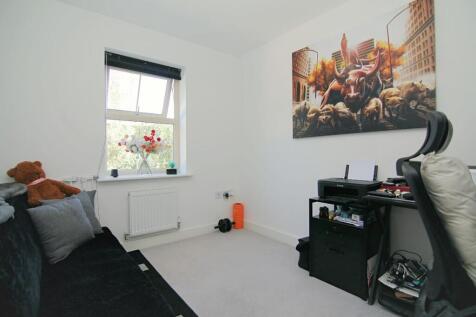 BEDROOM/STUDY