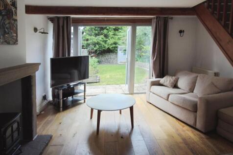 LIVING ROOM: