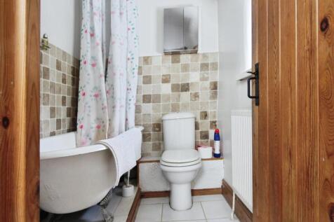 BATHROOM / WC: