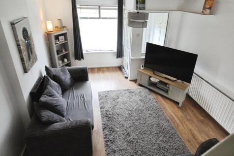 LIVING ROOM: