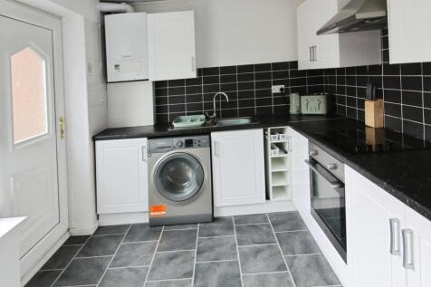FITTED DINING KITCHEN: