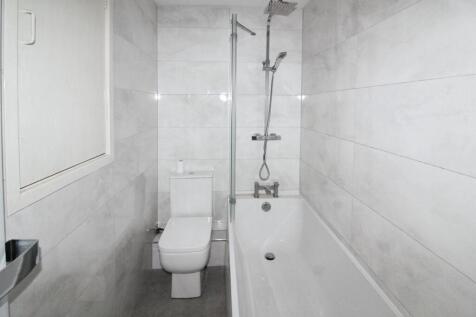 BATHROOM  / WC: