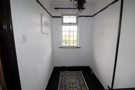 DRESSING ROOM