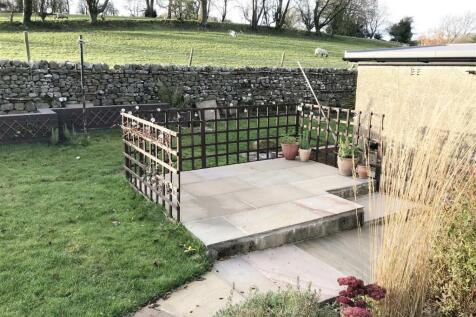 Side Patio.jpeg