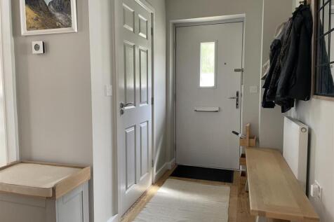 11 Ludlow Lane - Hallway.JPG