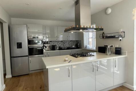11 Ludlow Lane - Kitchen 1.JPG