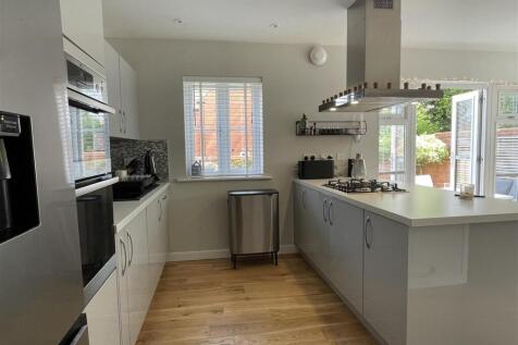 11 Ludlow Lane - Kitchen.JPG