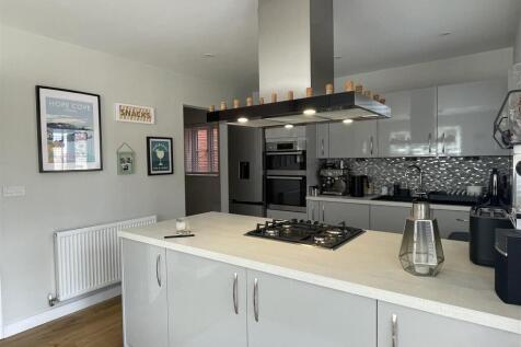 11 Ludlow Lane - Kitchen 2.JPG