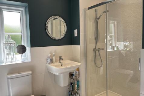 11 Ludlow Lane - Bathroom.JPG