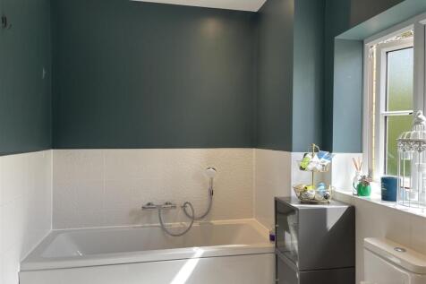 11 Ludlow Lane - Bathroom 1.JPG