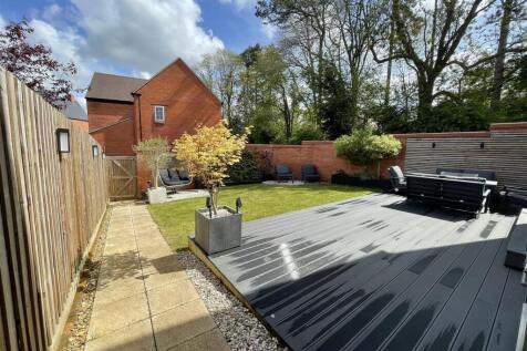 11 Ludlow Lane - Garden 1.JPG