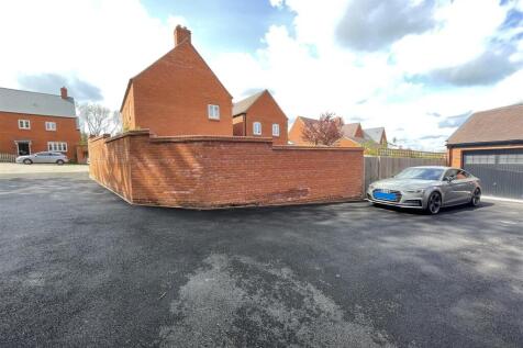11 Ludlow Lane - Driveway &amp; Garage.JPG