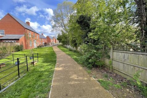 11 Ludlow Lane - Side View.JPG