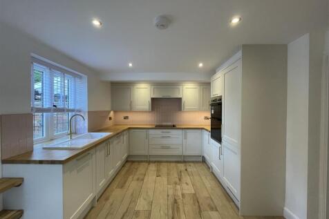 2 Manor Cottages - Kitchen.JPG