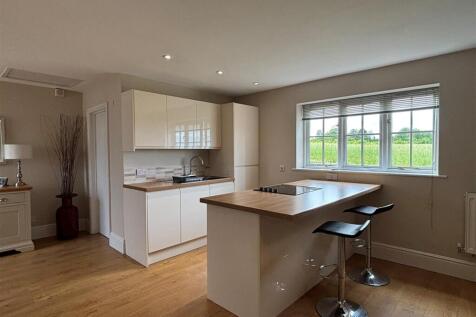 Tews End Cottage - Kitchen.jpg